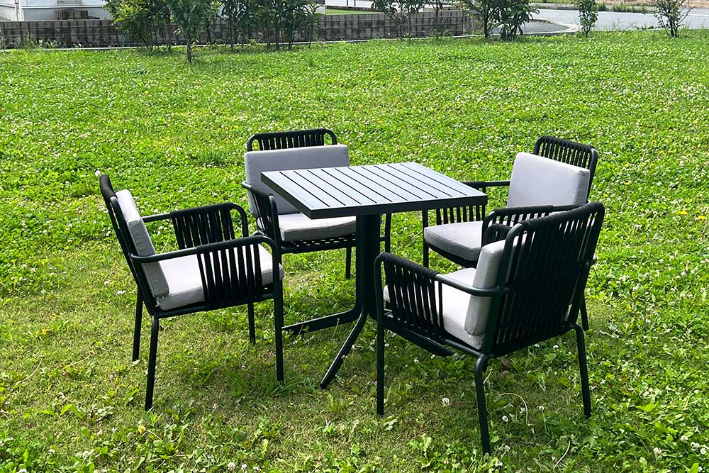 Garden Table 4 Chair with Cushion Set (New)